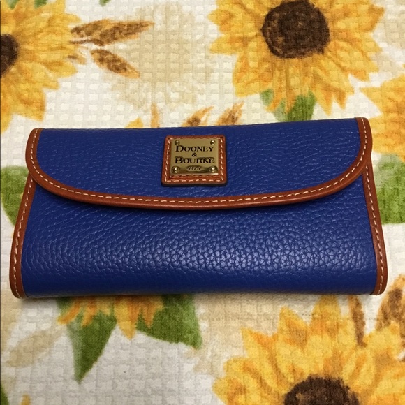 Dooney & Bourke Handbags - NWT Dooney & Bourke Wallet